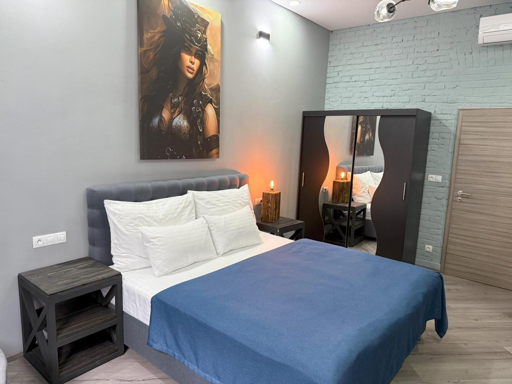 Iron Cube Apartment *