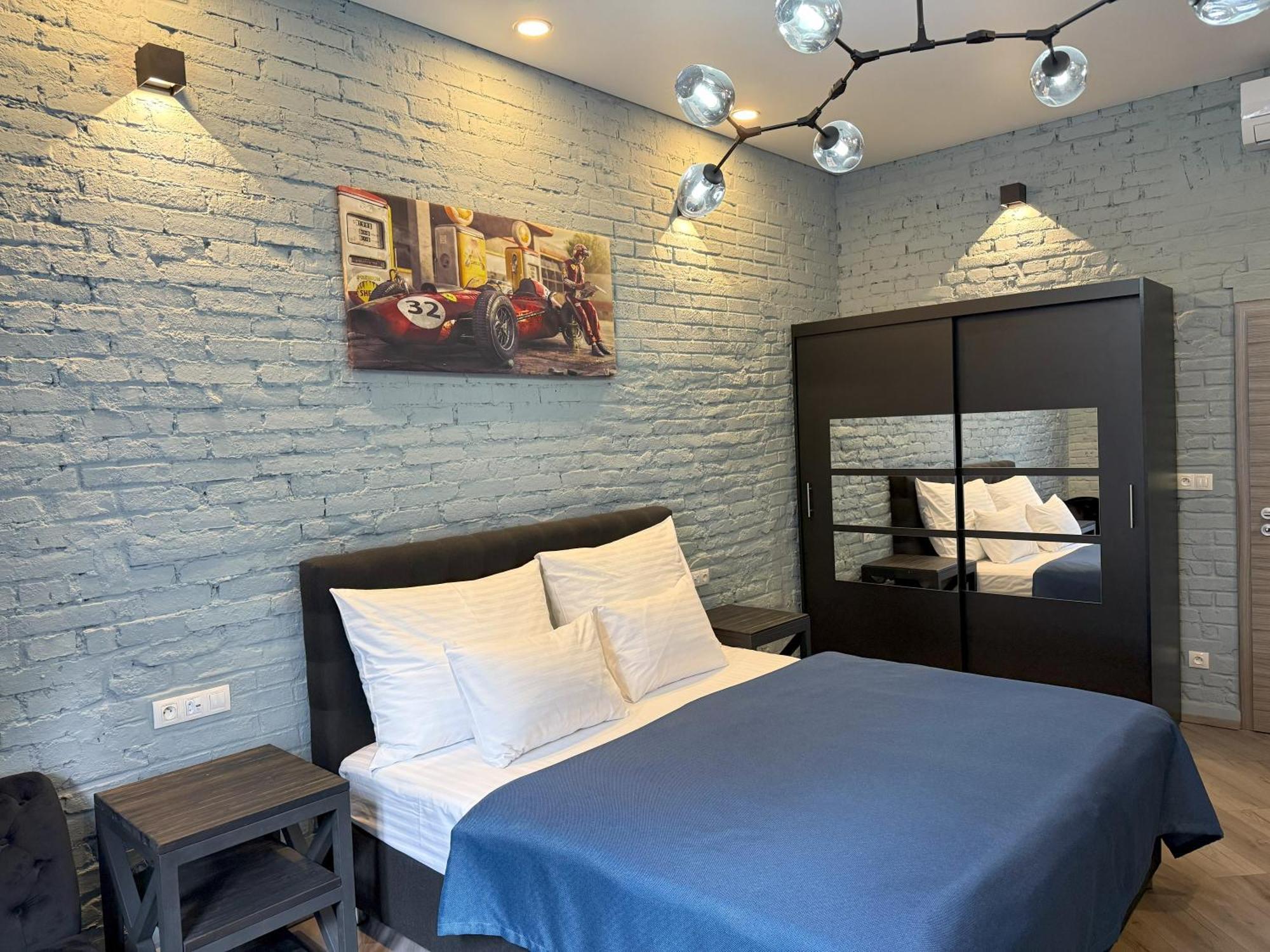 Iron Cube Apartmán